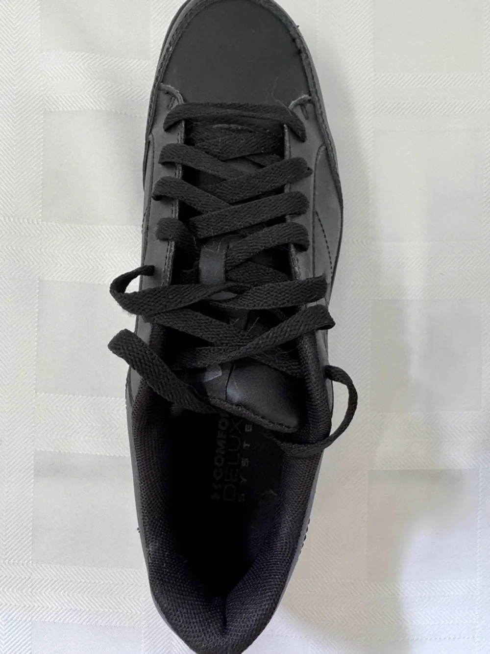 Under Armour all black
